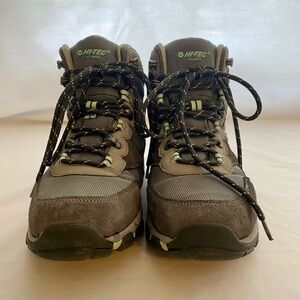 Hi-Tec altitude lite waterproof hiking boots. Size 8.5.